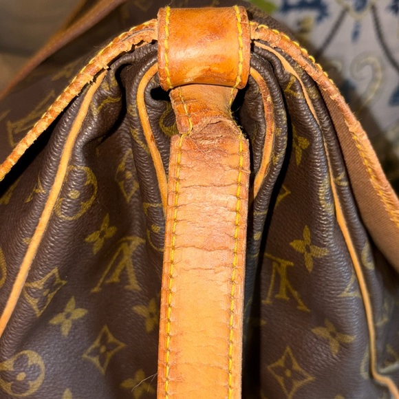 Louis Vuitton Guaranteed Authentic Monogram Saumur 35 Messenger Bag - Picture 14 of 17